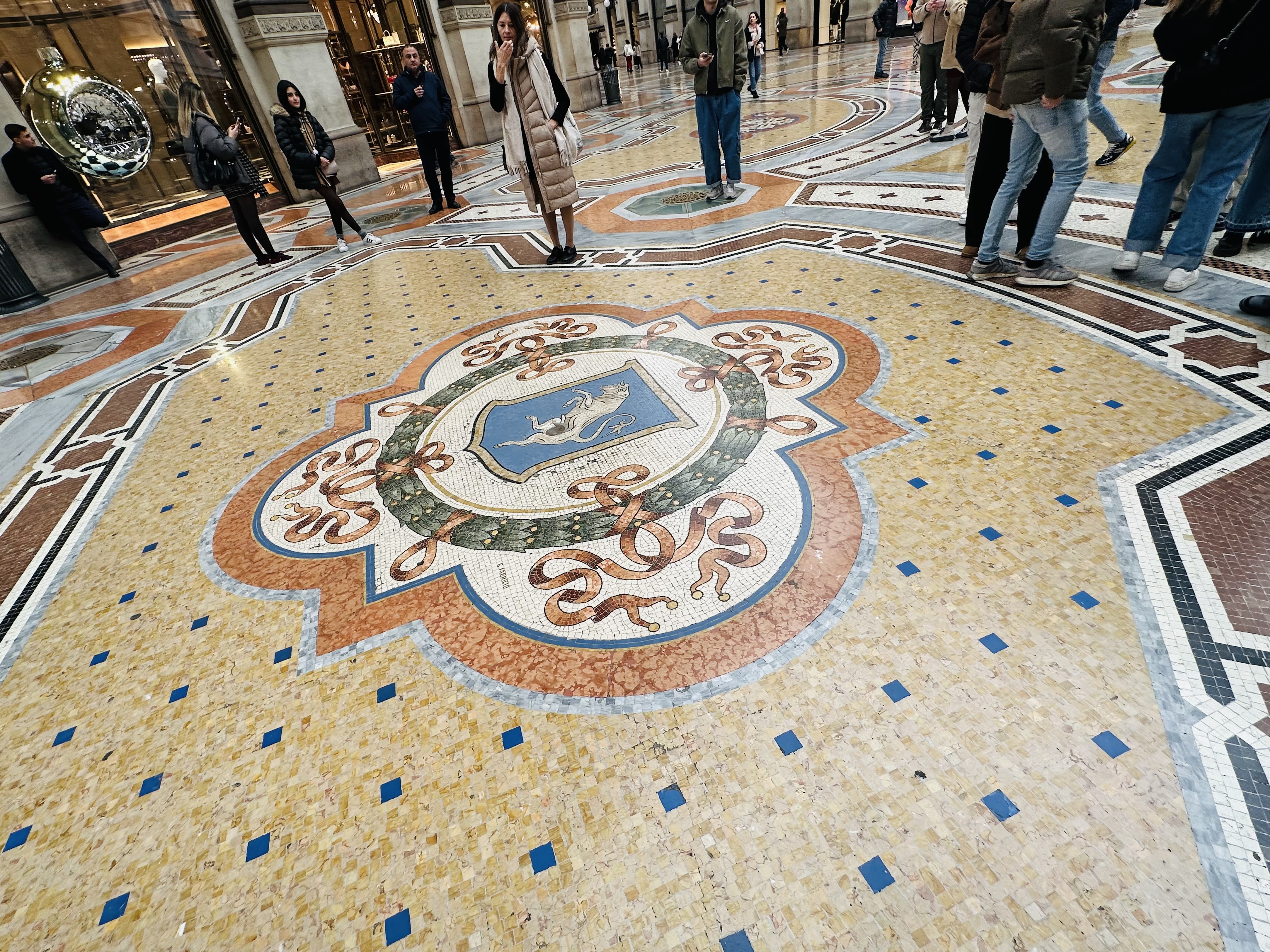 ガッレリア 内観3（ドゥオモ側からの全景）