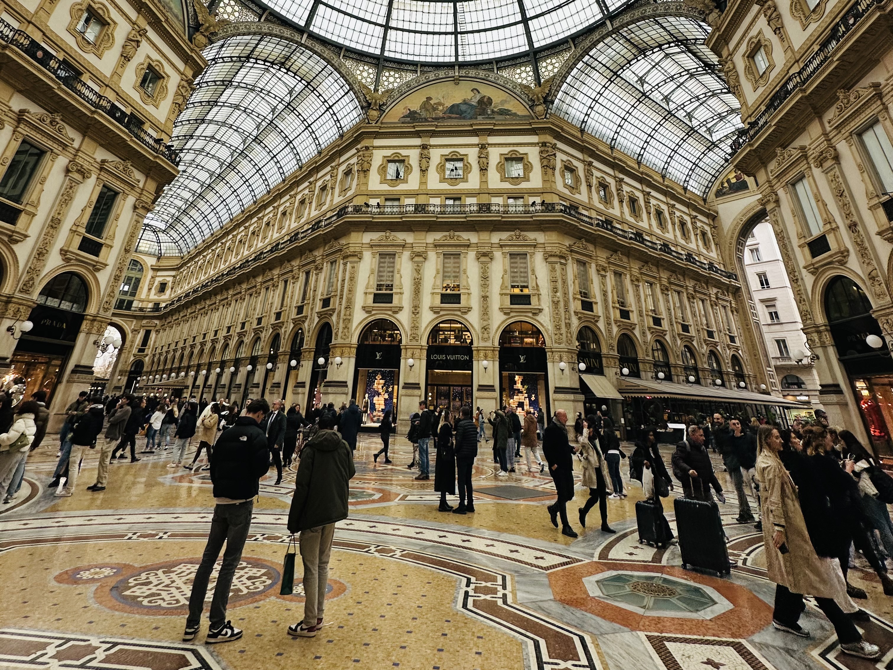 ガッレリア 内観5（モザイク床の牡牛模様）