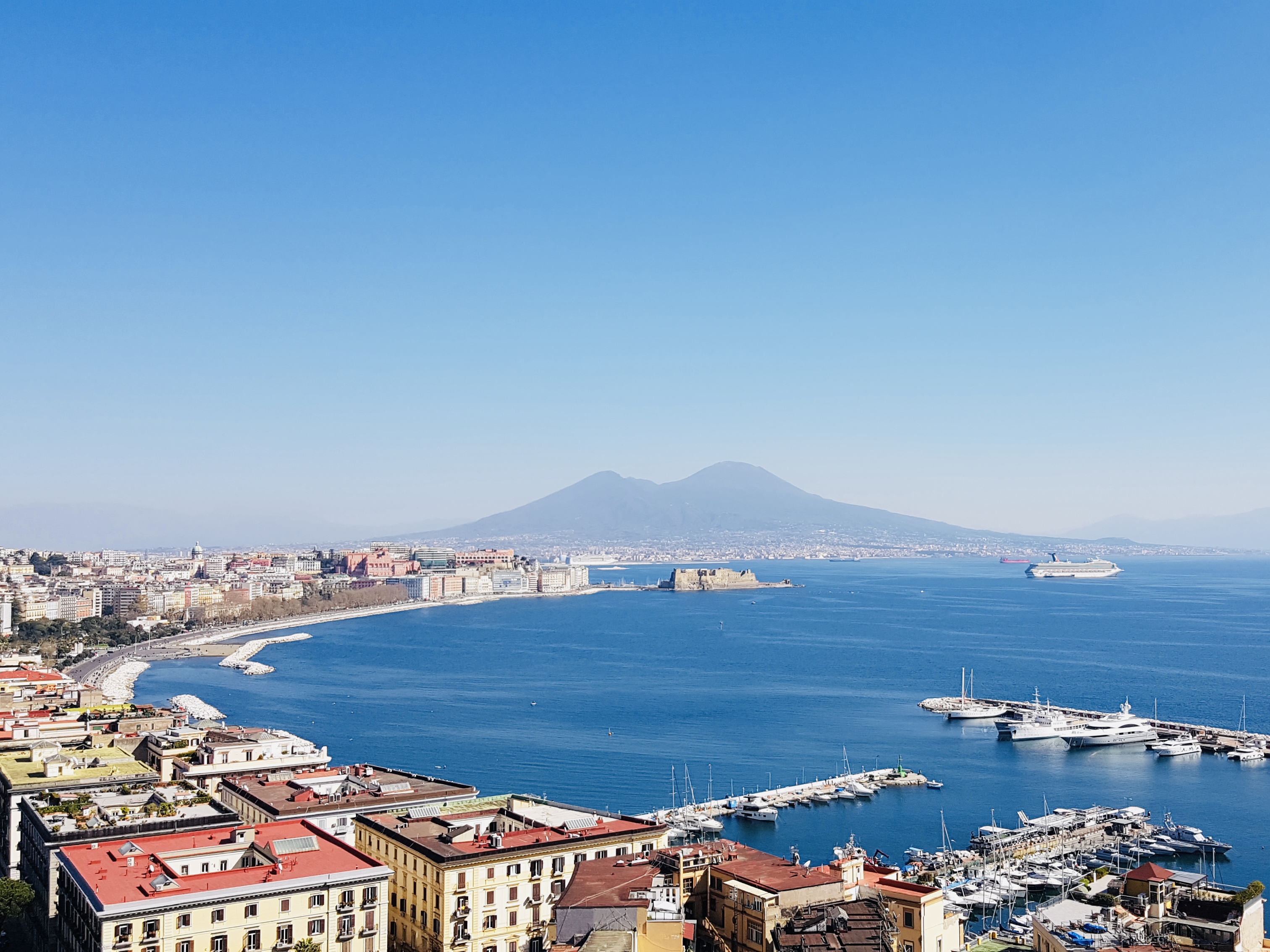 ナポリ ヴェスヴィオ火山と湾