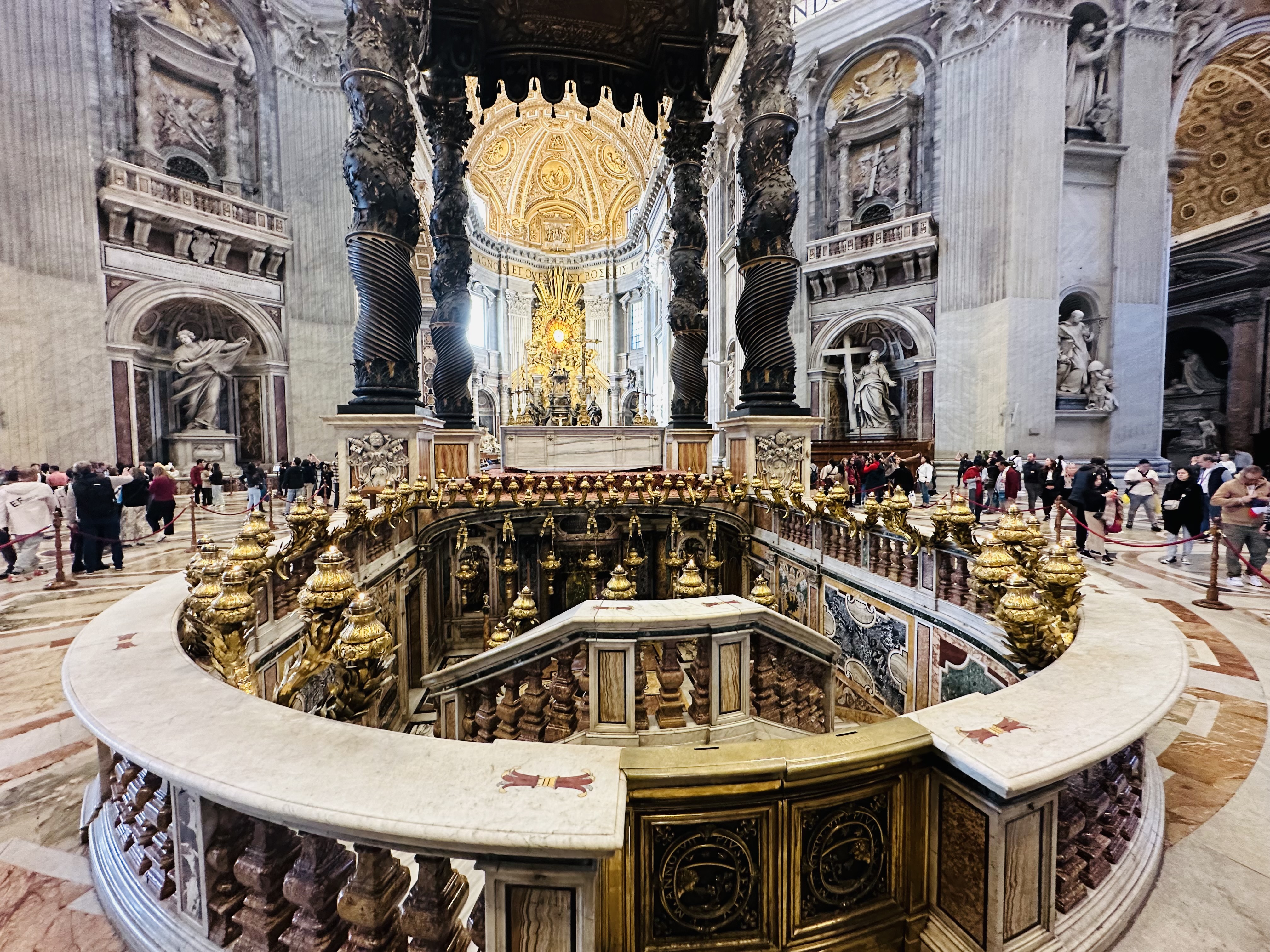 サンピエトロ大聖堂内部