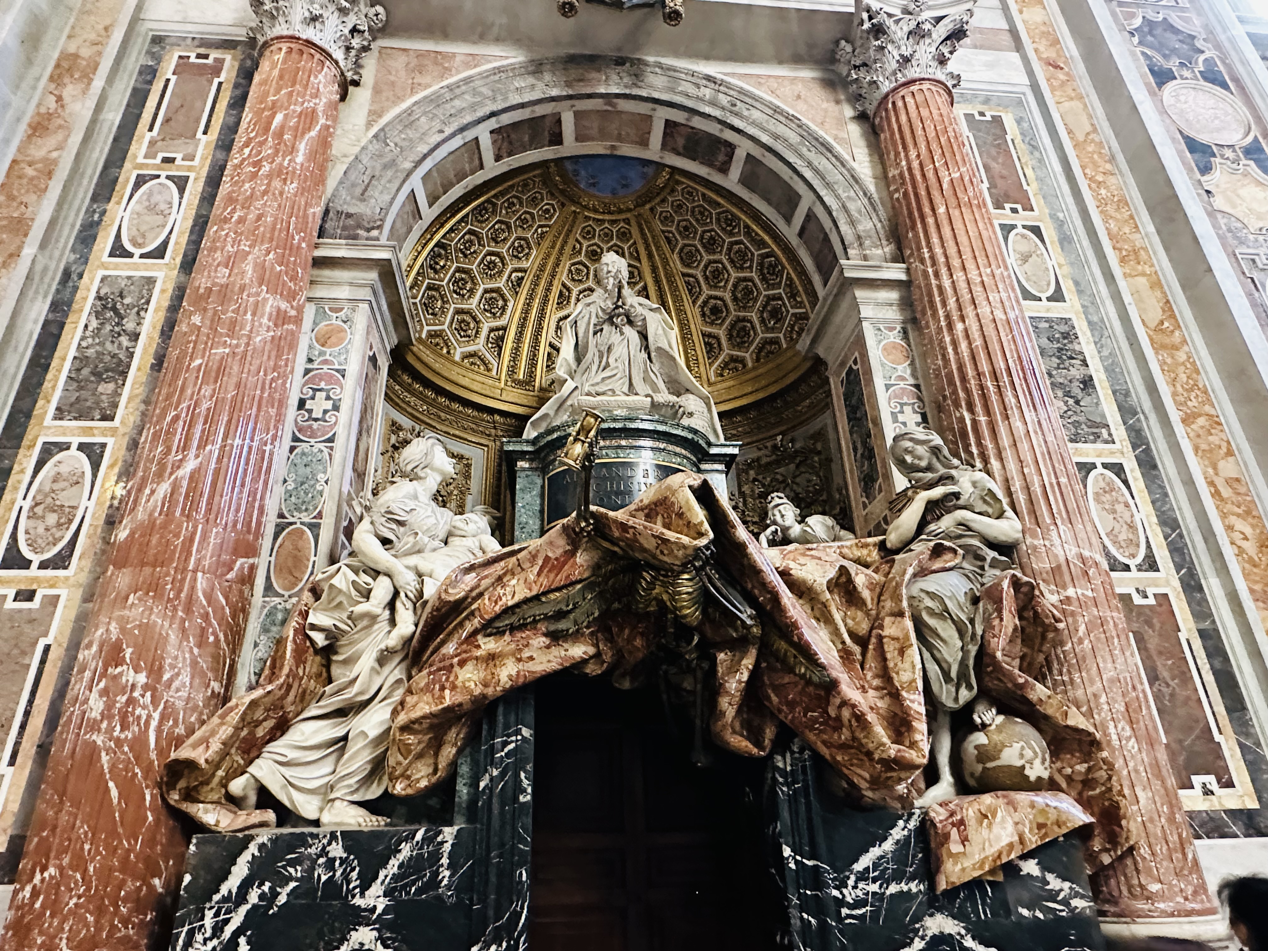 サンピエトロ大聖堂内部