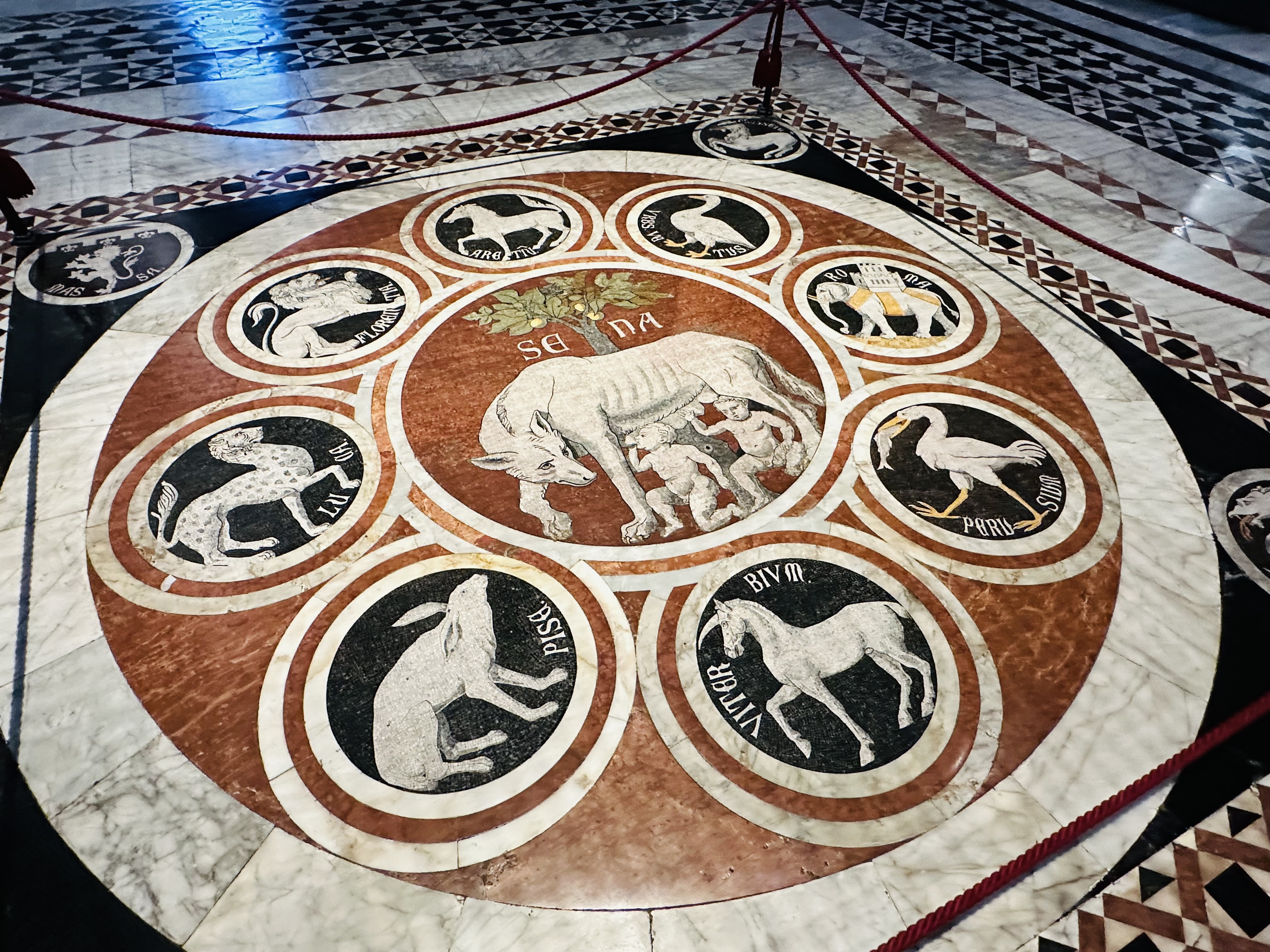 大理石象嵌の床のディテール