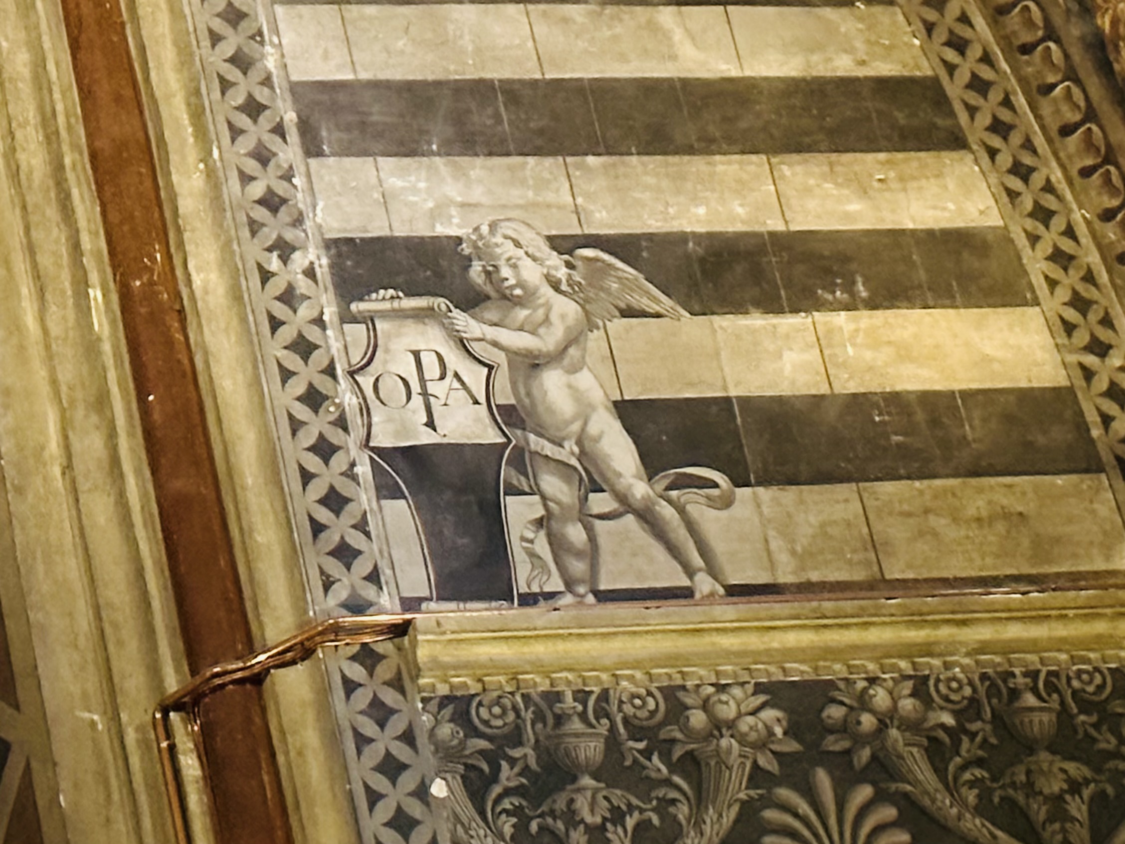 クリプタ（Cripta）のフレスコ跡