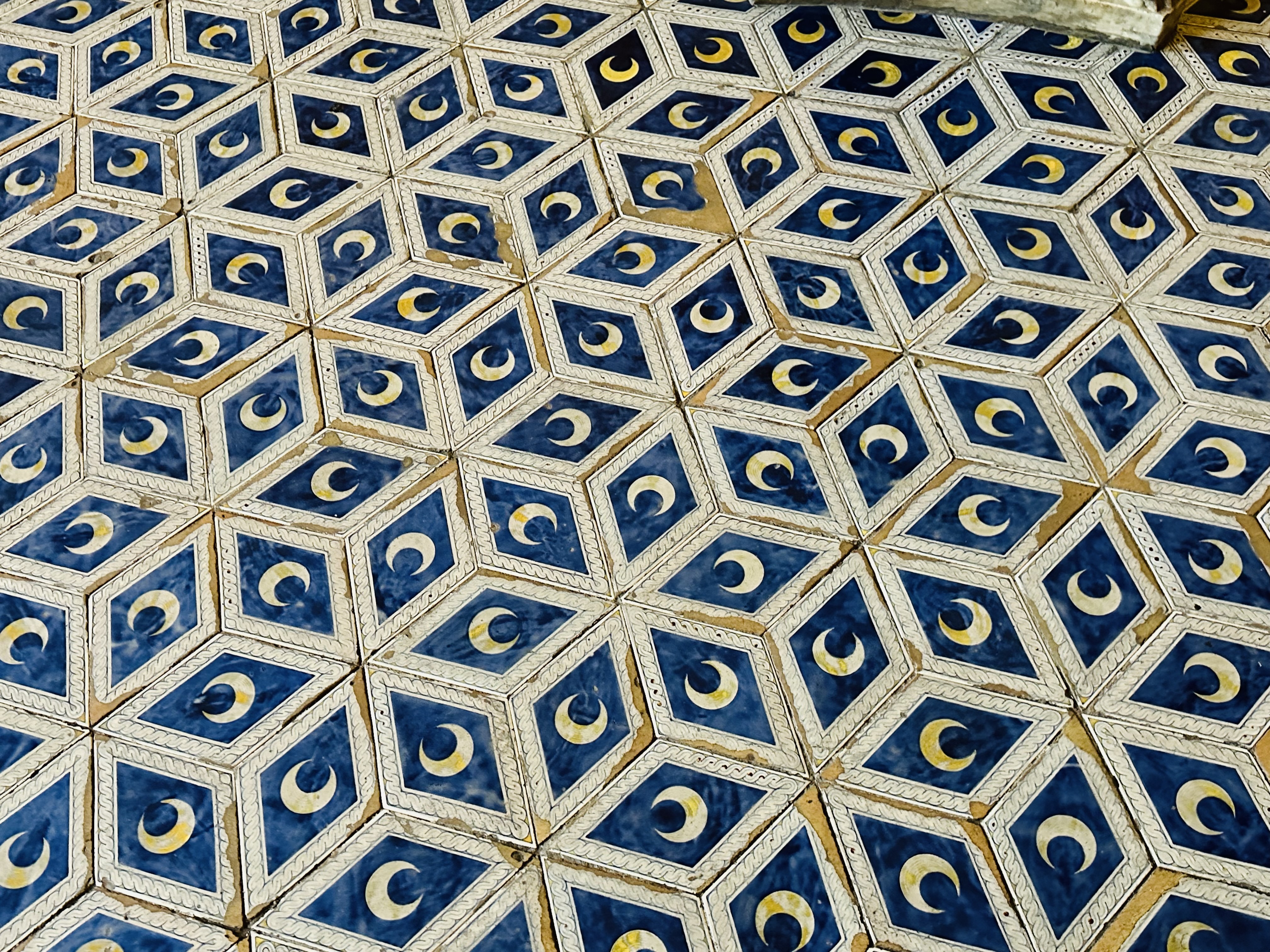 ピッコロミニ三日月模様の床