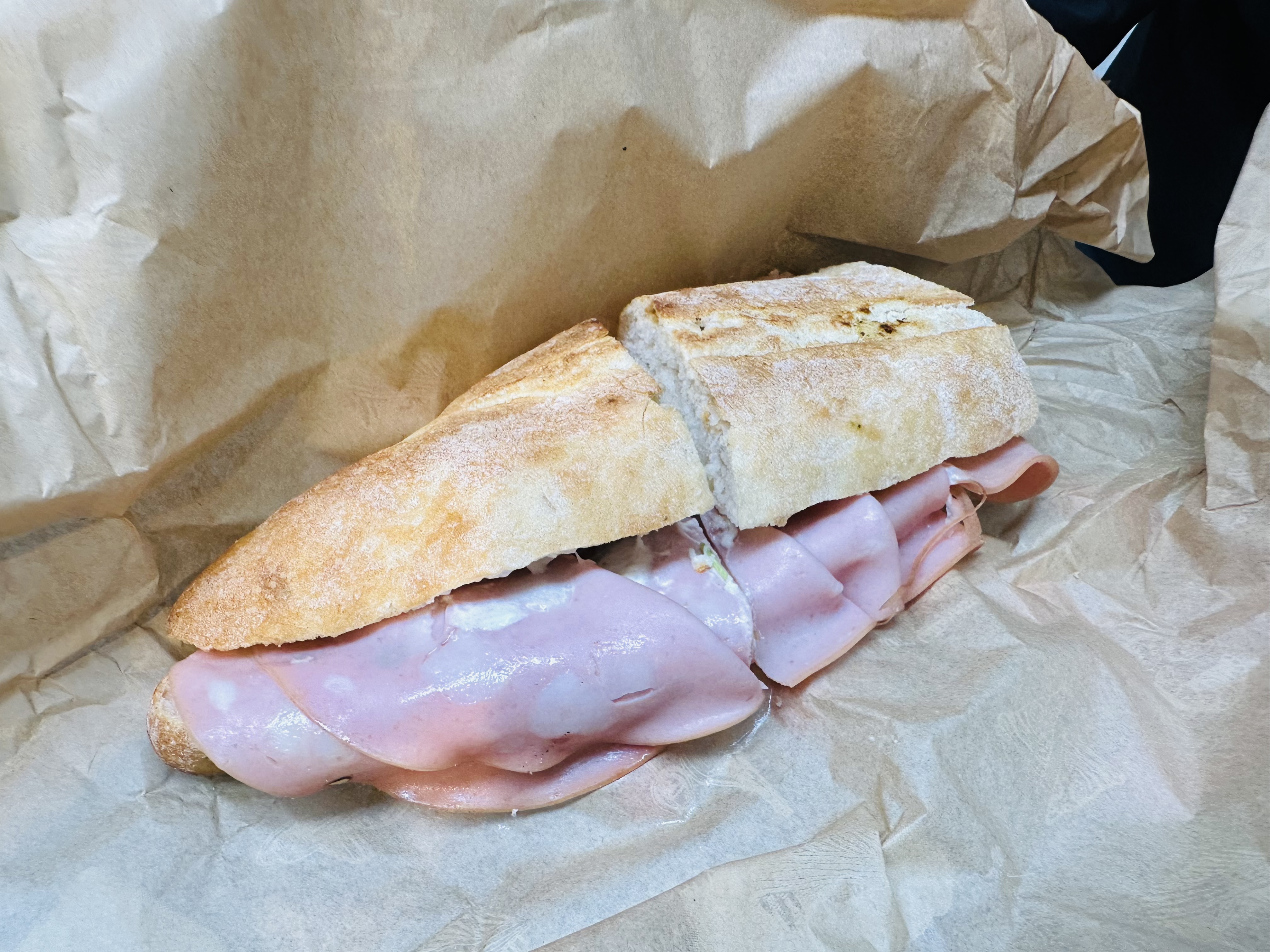 シエナの絶品パニーニは「Il Bocconcino」