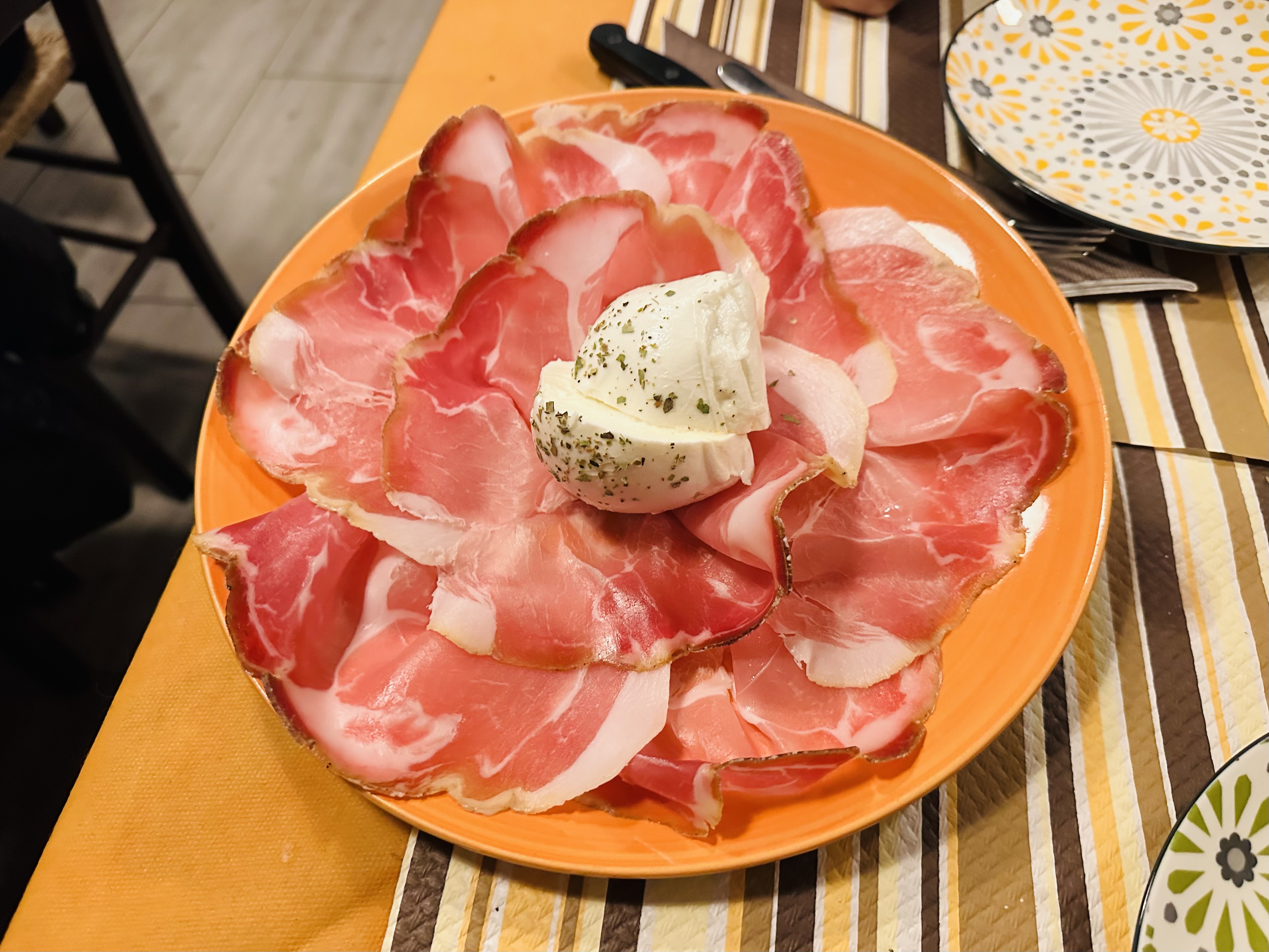 皿の上から始まる旅『イタリアの前菜「アンティパスト」が語る歓迎』