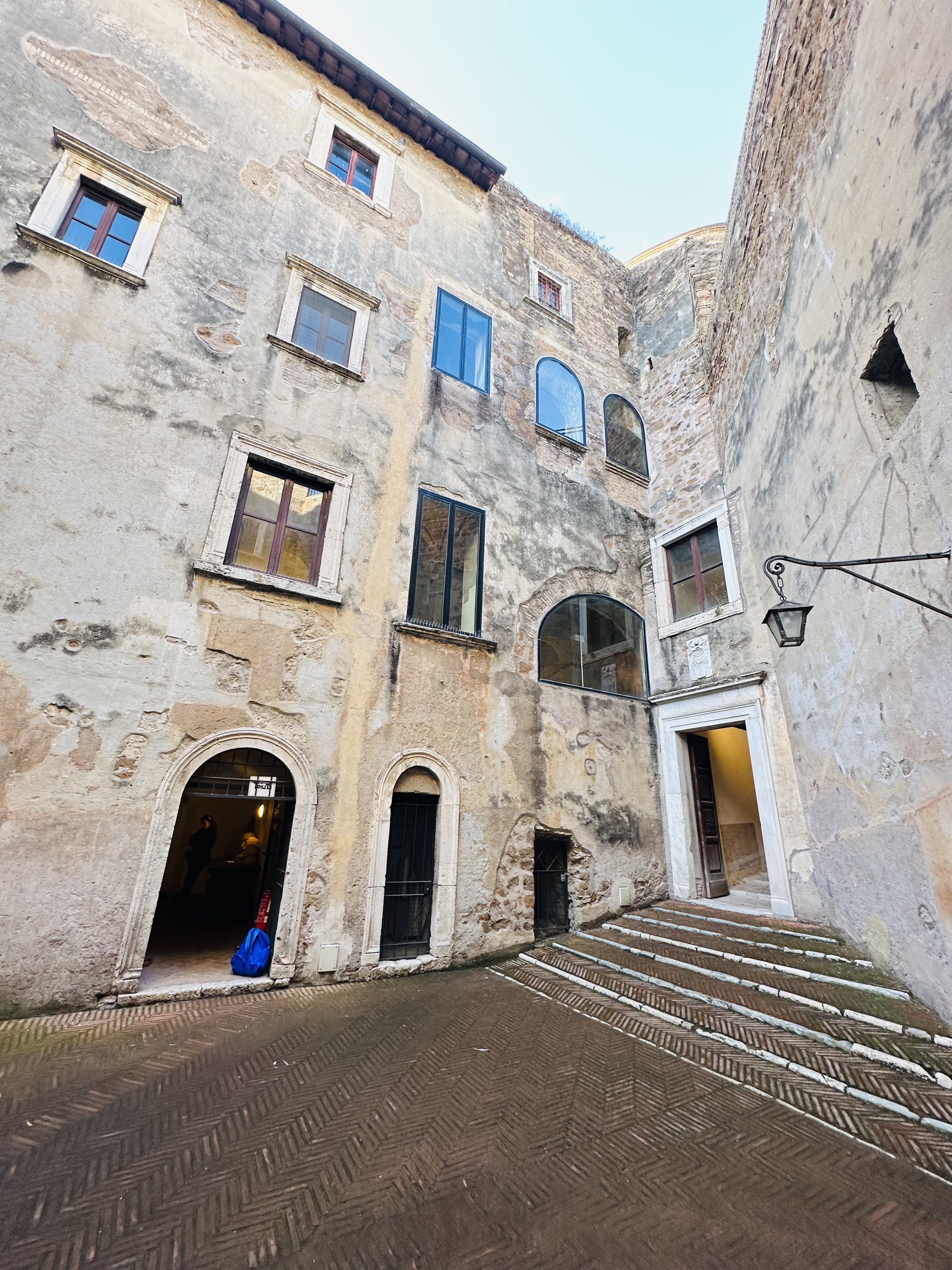 カステッロ・ディ・ジュリオⅡ 中庭の様子