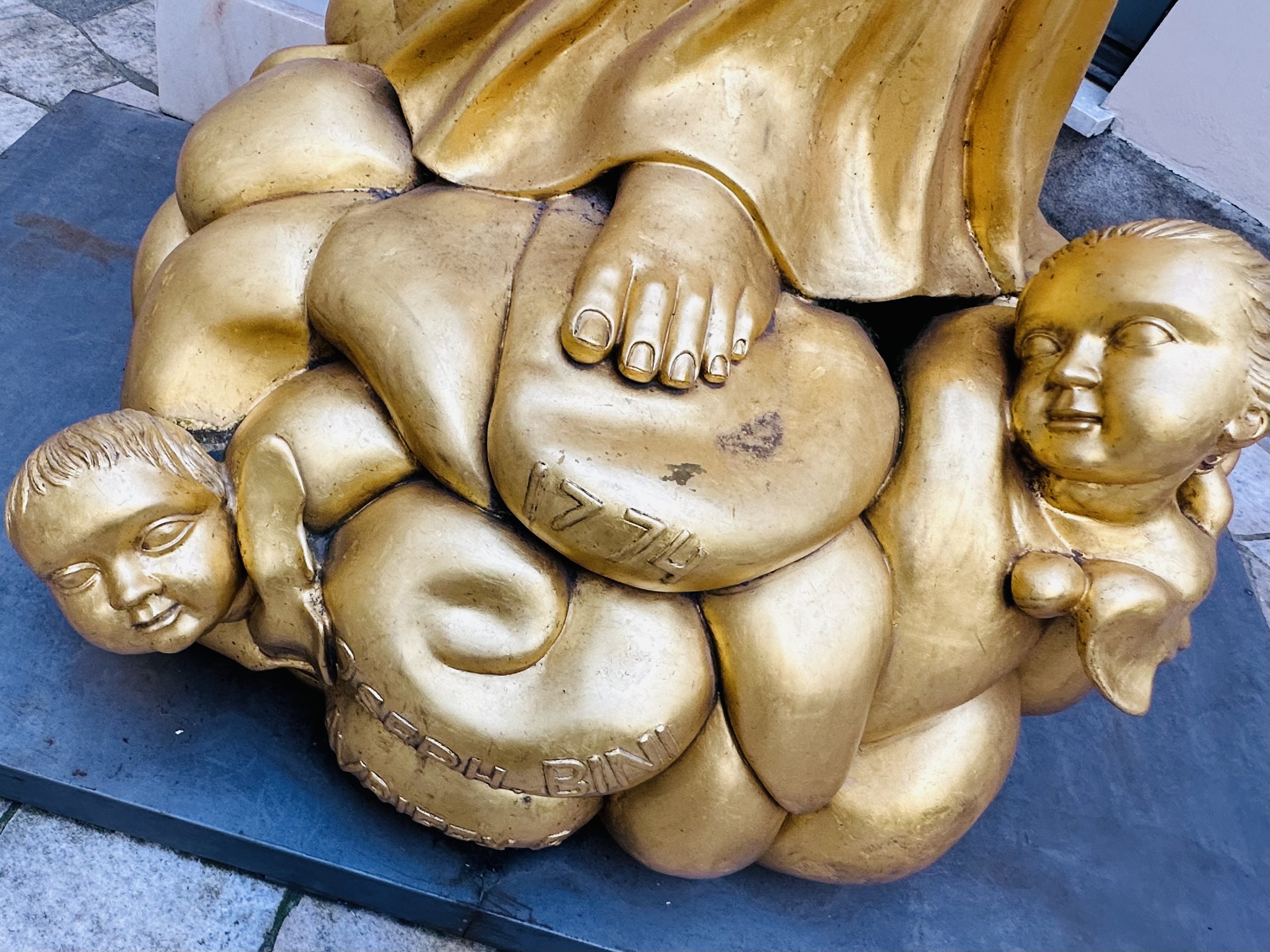 マドンニーナレプリカ足元