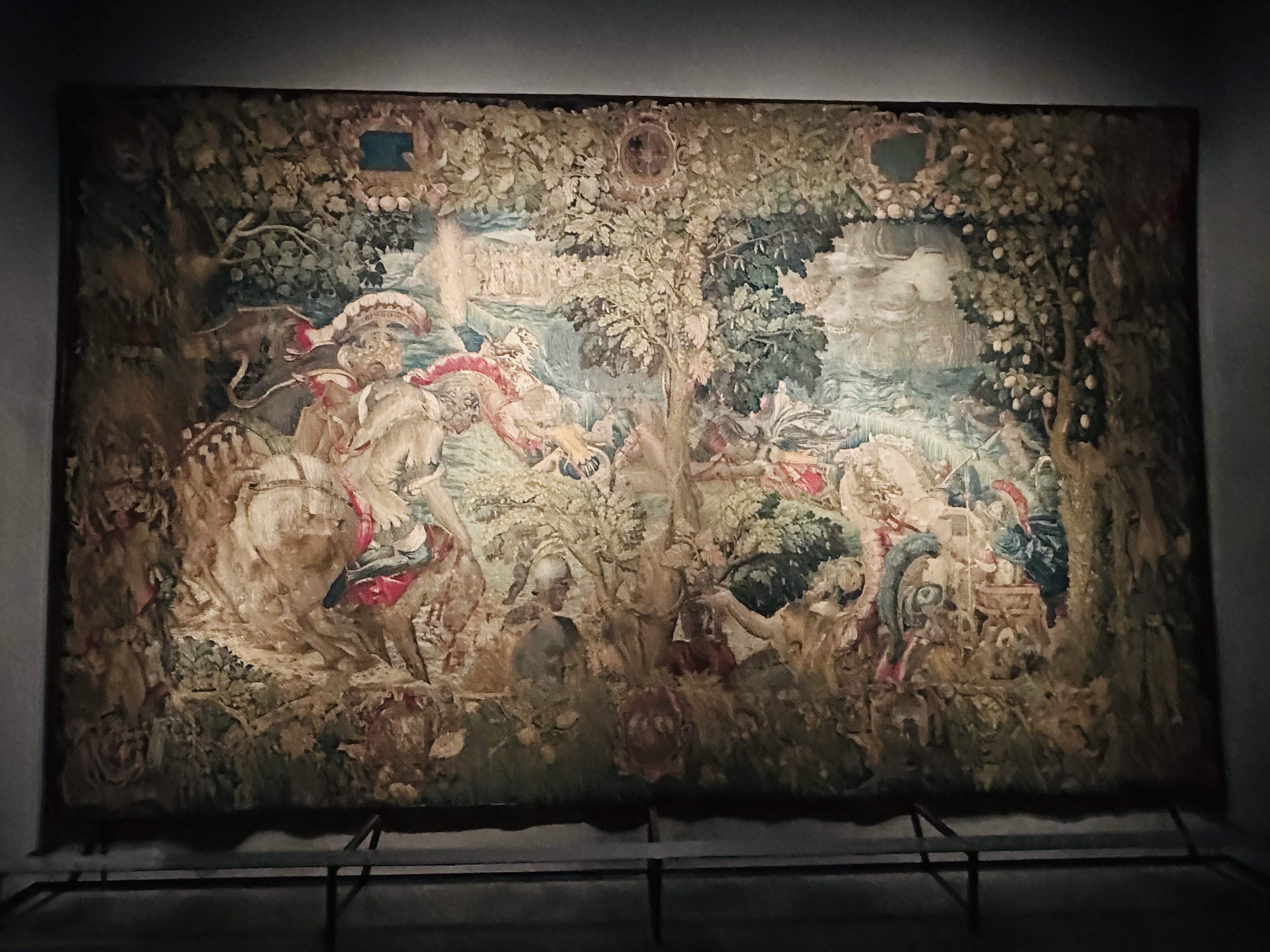 タペストリー横