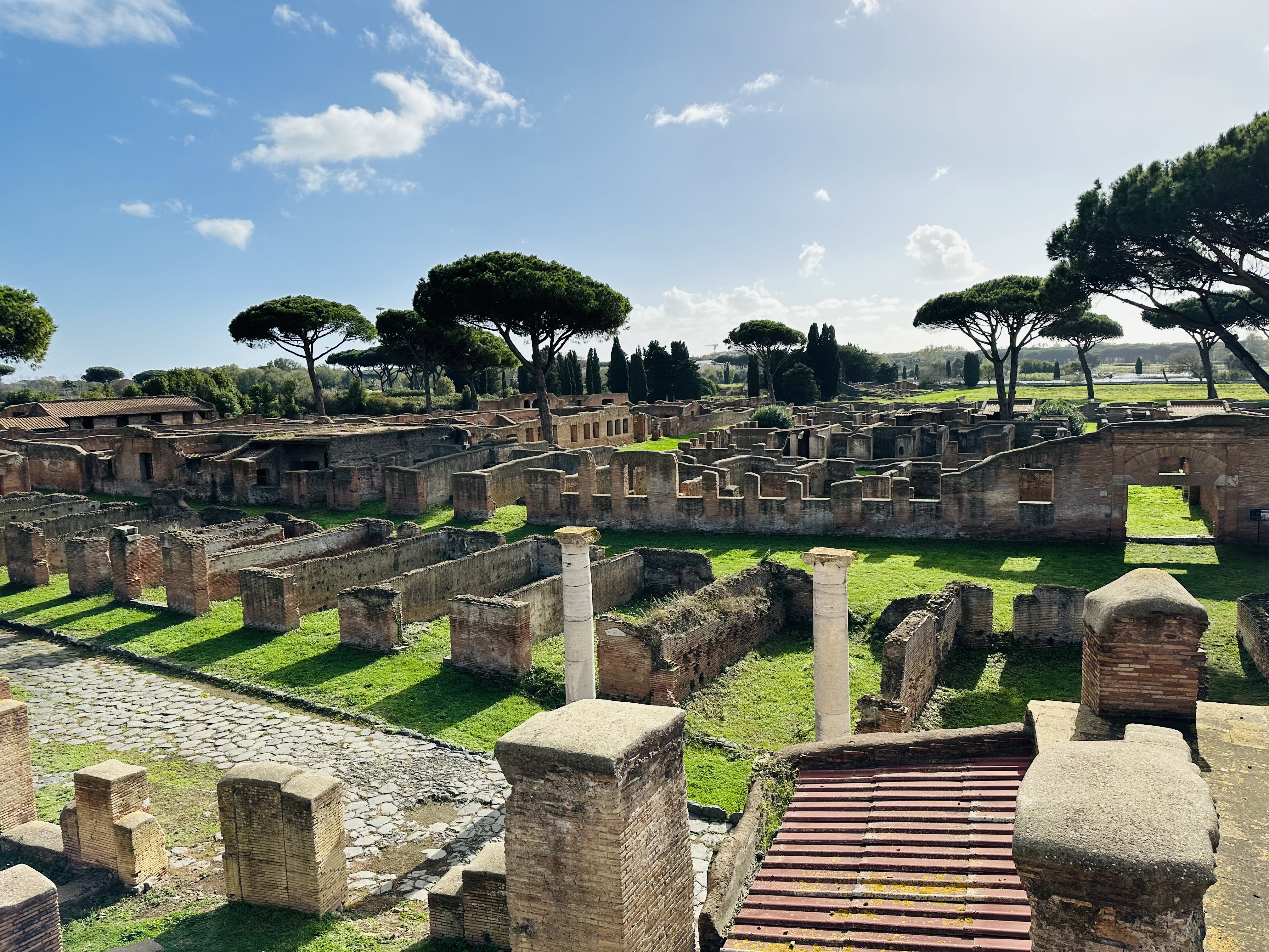 高台から見たオスティア・アンティカ遺跡の全景